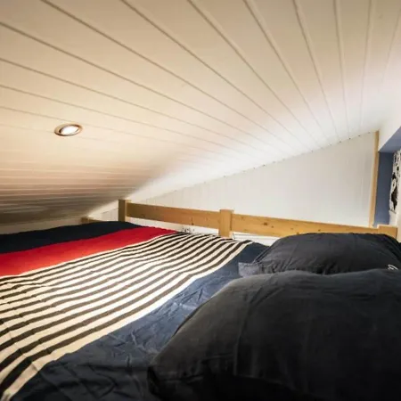 Apartment In With Balcony Chatel